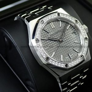 AudemarsPiguet 15551ST Gray 37mm Diamond Bezel Stainless Steel Bracelet - Image 4