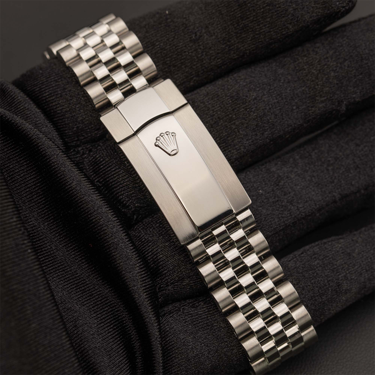 Rolex Datejust 126300 Smooth Bezel Watch 41mm Black Diamond Dial - Image 4
